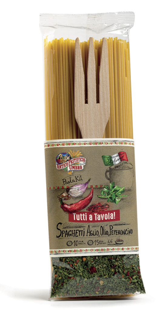 SPAGHETTI AGLIO, OLIO E PEPERONCINO 500g spaghetti di semola di grano duro trafilata al bronzo, mix di spezie e forchettone in legno